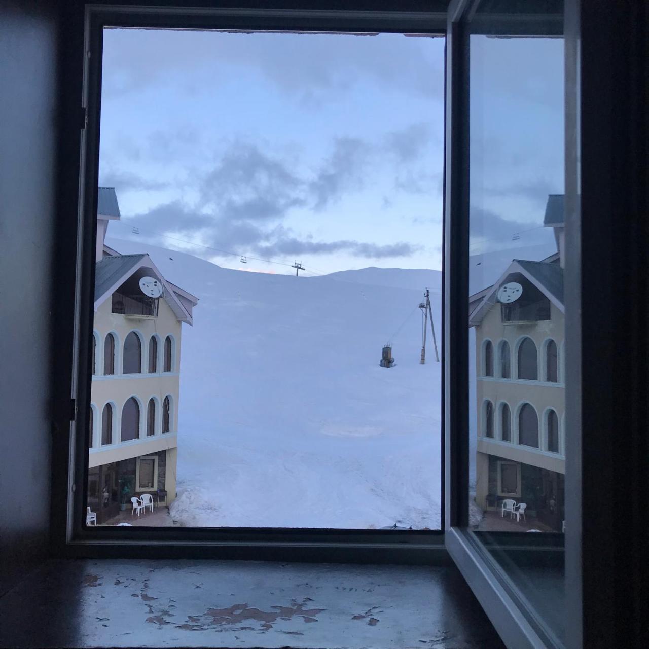 White Shino Hostel Gudauri Luaran gambar